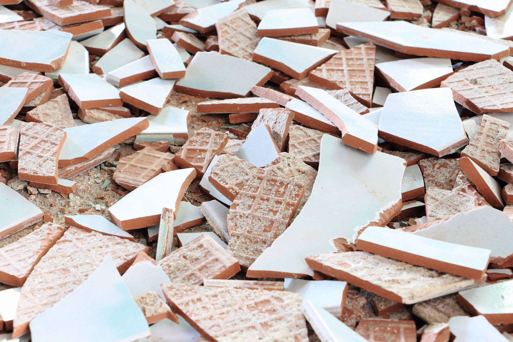 Scottsdale Dustless Tile Removal. Remove Ceramic Tile Safely