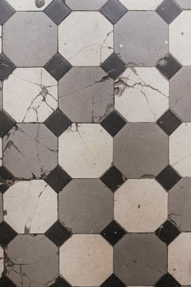 Stop Cracked Tile Dust. Chandler, AZ Dustless Tile Removal